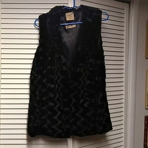 Vegan Odyn Faux Fur Vest. Has pockets!